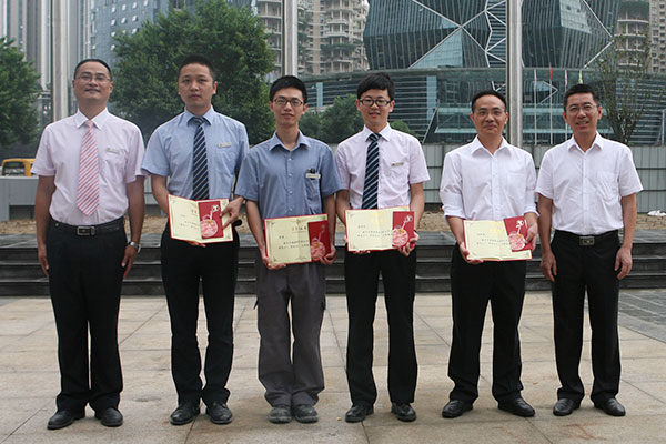 通威置業、通宇物業對2014年上半年集團評選出的“優秀員工”進行嘉獎